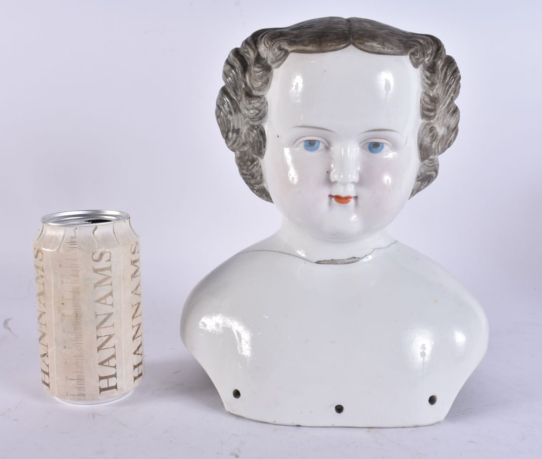 A VERY UNUSUAL 19TH CENTURY ENGLISH PORCELAIN SHOULDER BUST. 25 cm x 15 cm.: A VERY UNUSUAL 19TH CENTURY ENGLISH PORCELAIN SHOULDER BUST. 25 cm x 15 cm.