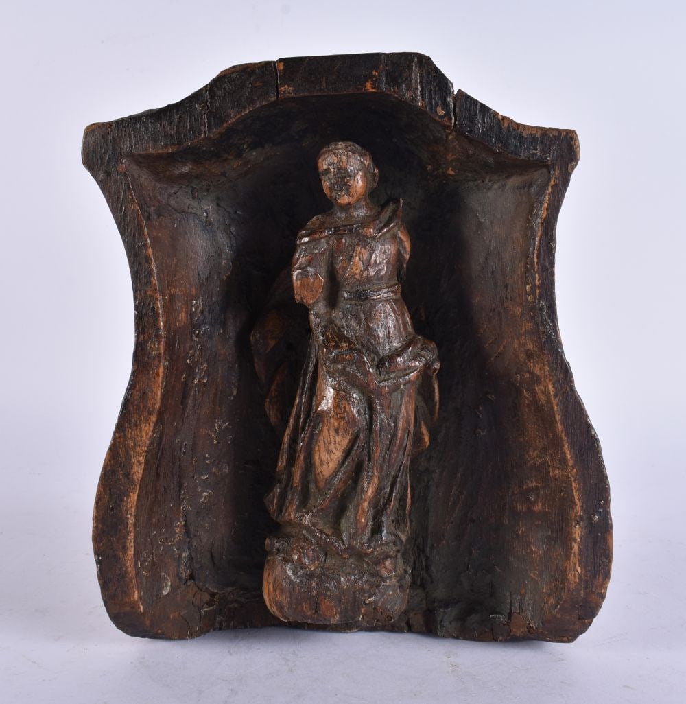 A 16TH/17TH CENTURY EUROPEAN CARVED WOOD SAINT PANEL. 21 cm x 15 cm. (1 of 7)