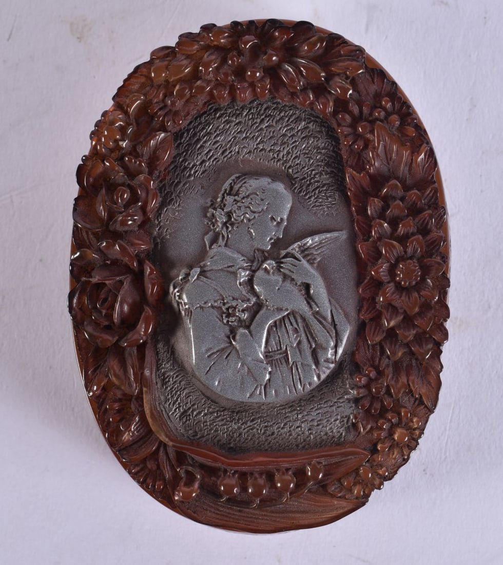 AN UNUSUAL ANTIQUE FRENCH PRESSED HORN SNUFF BOX. 7 cm x 5.5 cm. (1 of 5)