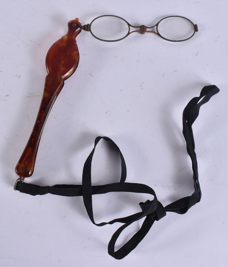 A PAIR OF TORTOISESHELL LORGNETTES. 25 cm long extended. (1 of 4)