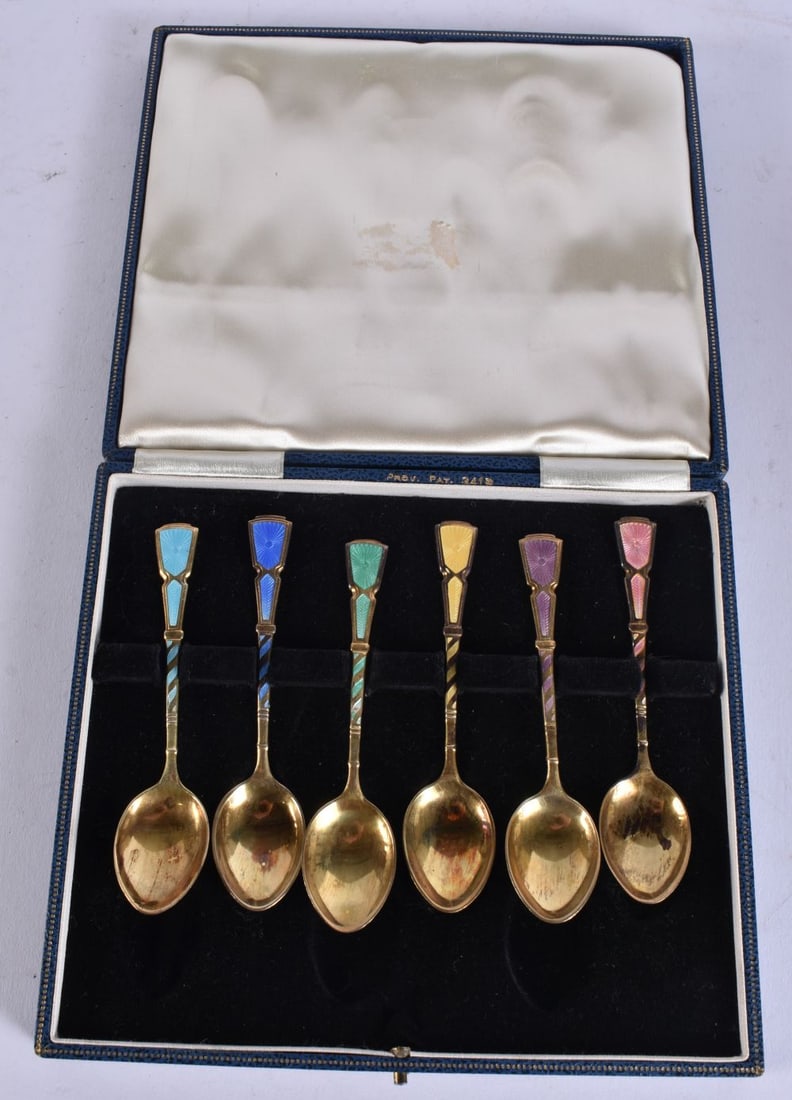 A CASED SET OF SILVER AND ENAMEL SPOONS. 60 grams. (6) (1 of 4)
