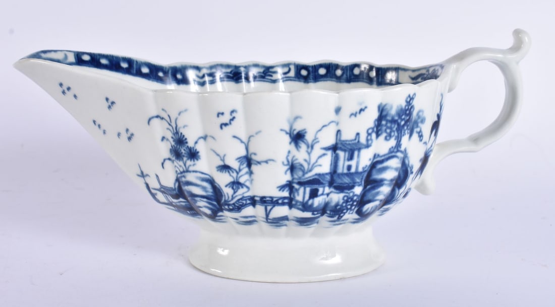 AN 18TH CENTURY WORCESTER MISSION CHURCH PORCELAIN SAUCEBOAT. 22 cm wide. (1 of 6)