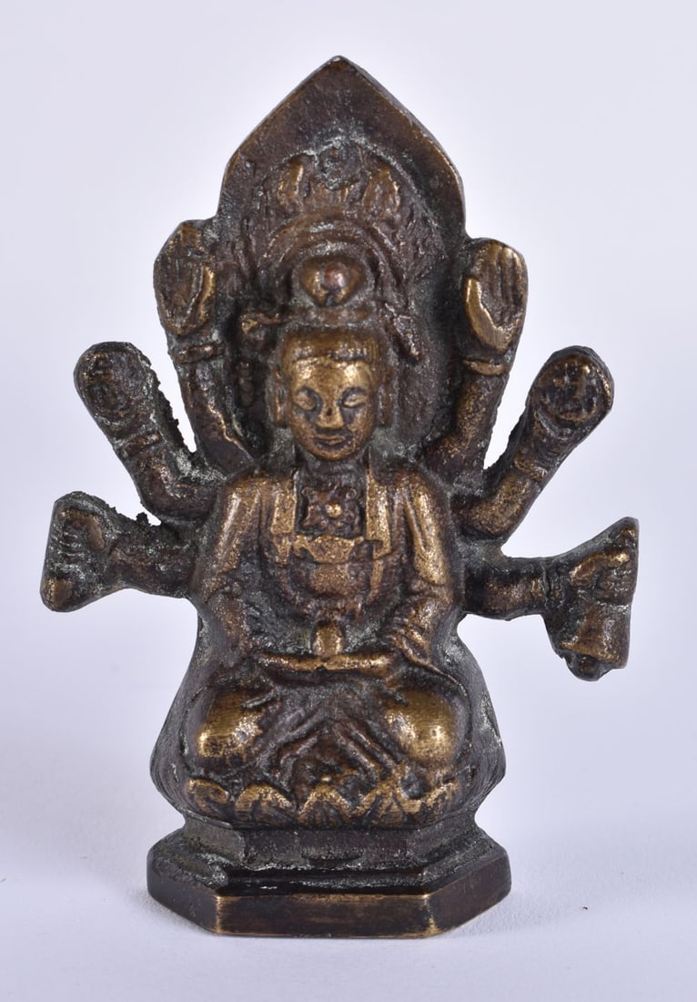 AN EARLY 20TH CENTURY CHINESE TIBETAN BRONZE BUDDHA Late Qing/Republic. 9.5 cm x 5.5 cm. (1 of 4)