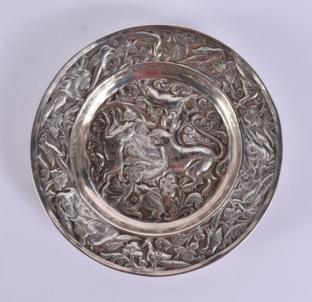 A FINE 18TH/19TH CENTURY INDIAN SILVER REPOUSSE DISH of unusually good quality. 112 grams. 12 cm wid (1 of 4)