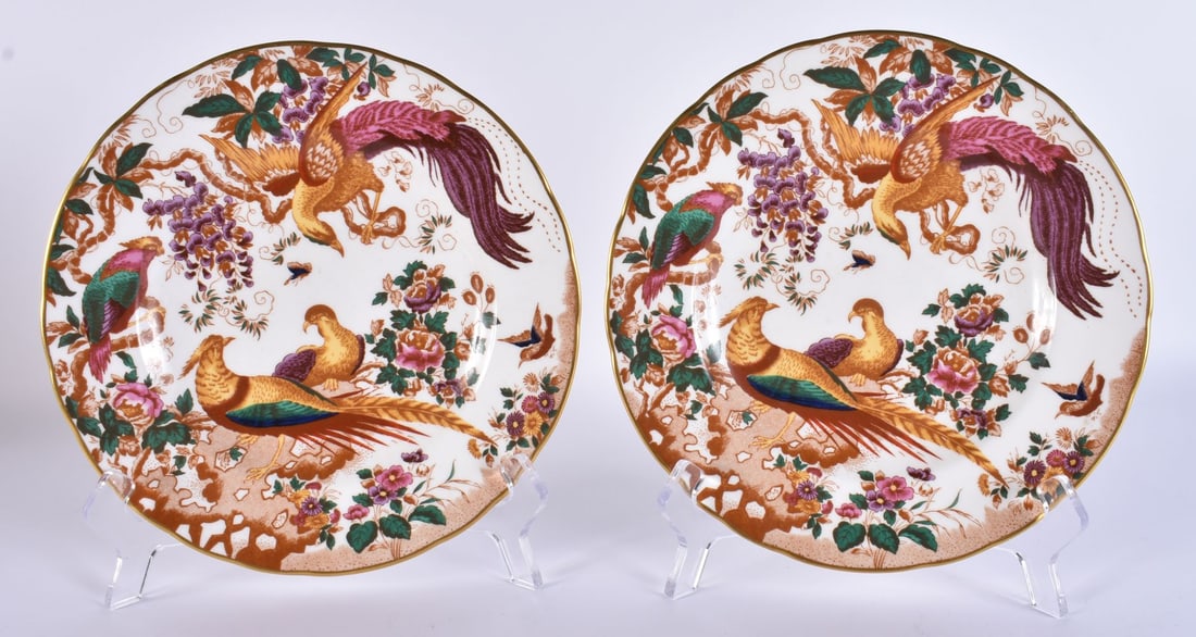 A PAIR OF ROYAL CROWN DERBY OLDE AVESBURY PORCELAIN PLATES. 21.5 cm wide. (1 of 4)