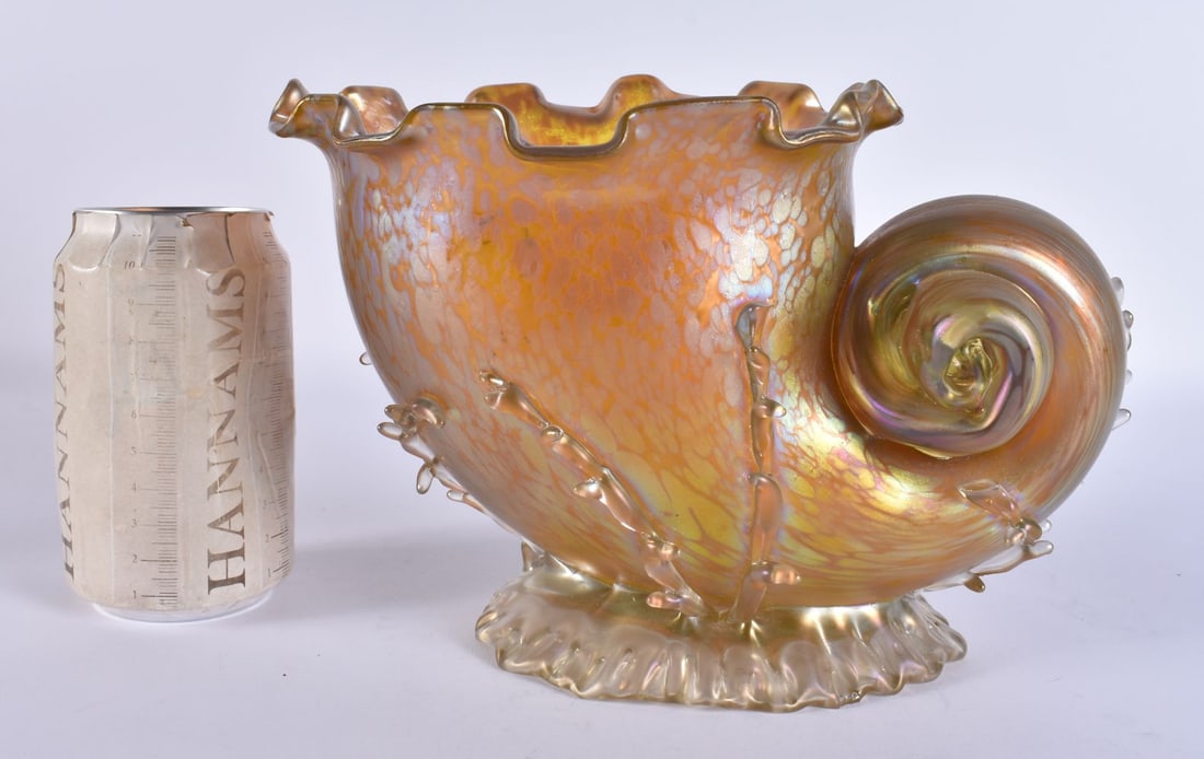 A RARE LOETZ IRIDESCENT GLASS VASE CORNUCOPIA SHELL. 23 cm x 14 cm. (1 of 5)
