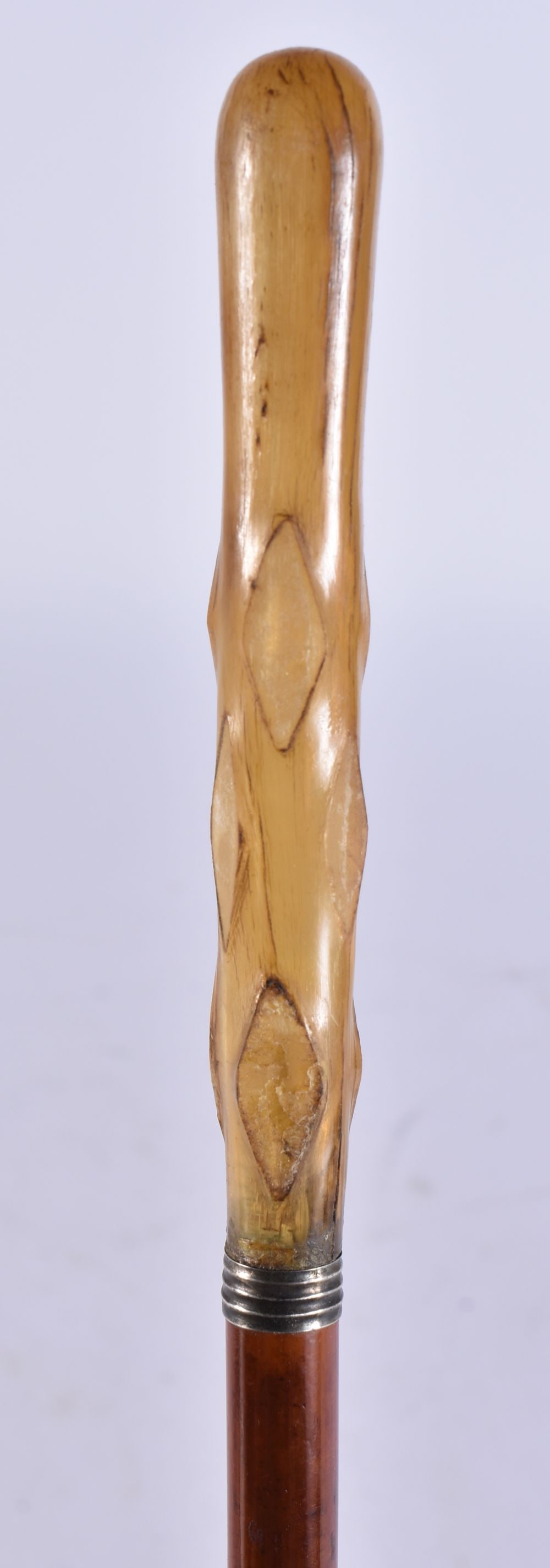 A 19TH CENTURY CARVED RHINOCEROS HORN HANDLED SWAGGER STICK. 86 cm long. (1 of 4)