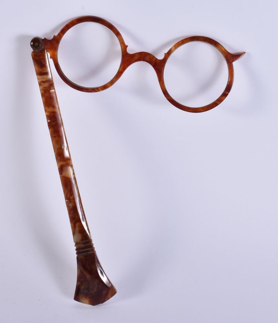 A PAIR OF FAUX MARBLEISED TORTOISESHELL LORGNETTES. 20 cm x 12 cm. (1 of 4)