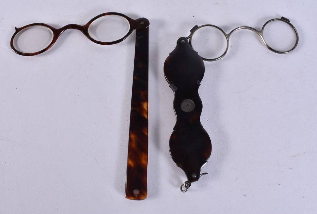TWO PAIRS OF TORTOISESHELL LORGNETTES. (2) (1 of 5)