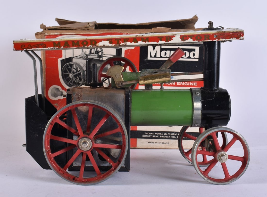 A BOXED MAMOD TRACTION ENGINE. 24 cm x 20 cm. (1 of 7)