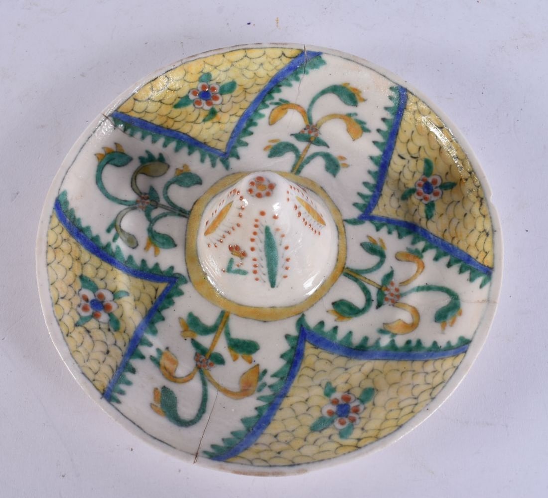 AN UNUSUAL TURKISH KUTAHYA POTTERY LEMON SQUEEZER. 17.5 cm wide. (1 of 5)