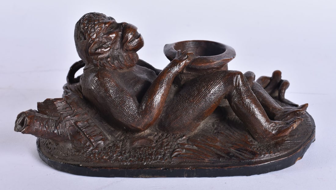 A RARE 19TH CENTURY BAVARIAN BLACK FOREST CARVED WOOD MONKEY INKWELL. 15.5 cm x 9.5 cm. (1 of 5)