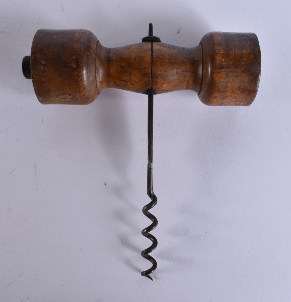 AN UNUSUAL ANTIQUE TREEN CORKSCREW. 13.5 cm x 11.5 cm. (1 of 5)