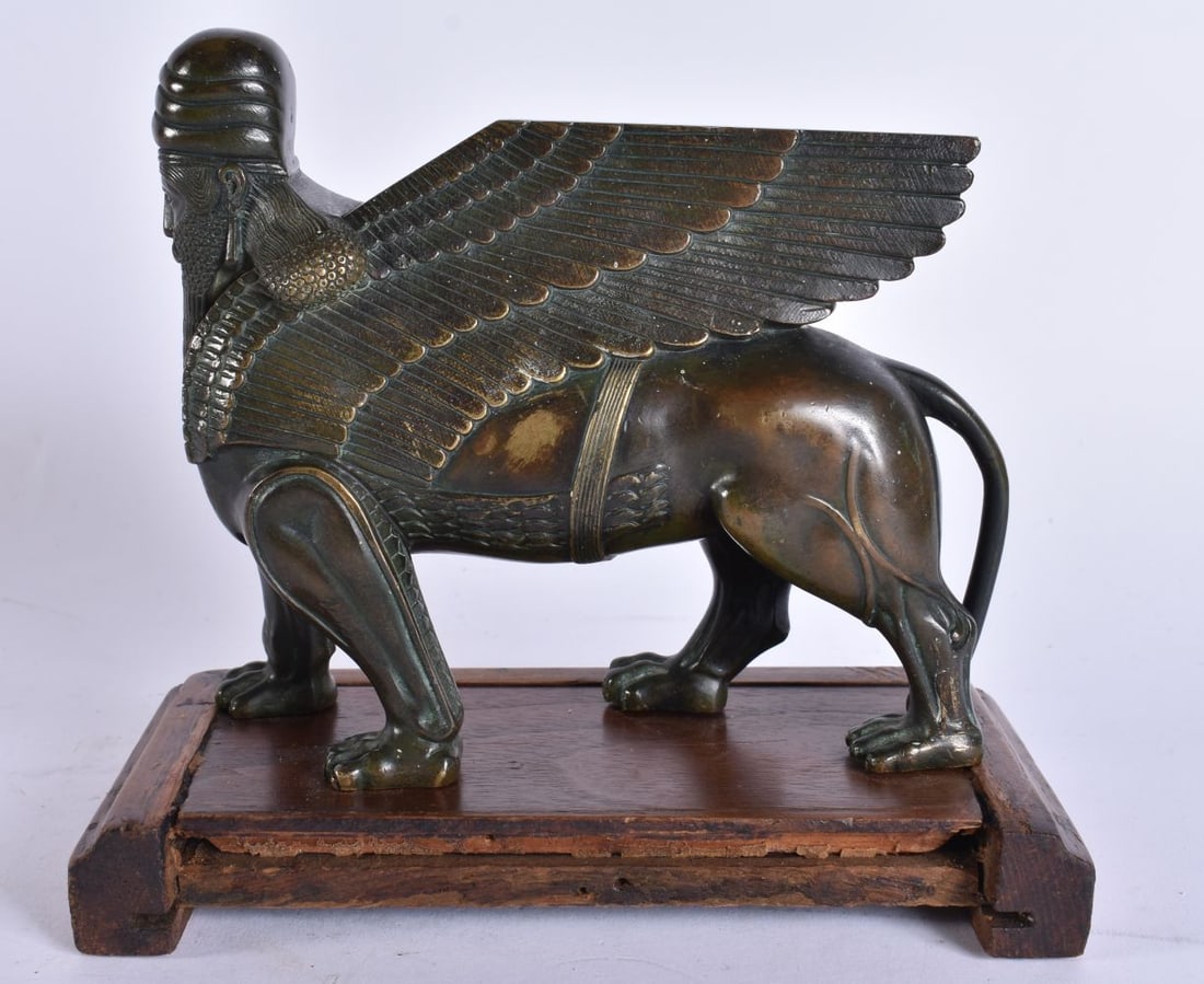 A FINE 19TH CENTURY EUROPEAN GRAND TOUR BRONZE ASSYRIAN FIGURE modelled upon a wooden plinth. 17 cm (1 of 12)