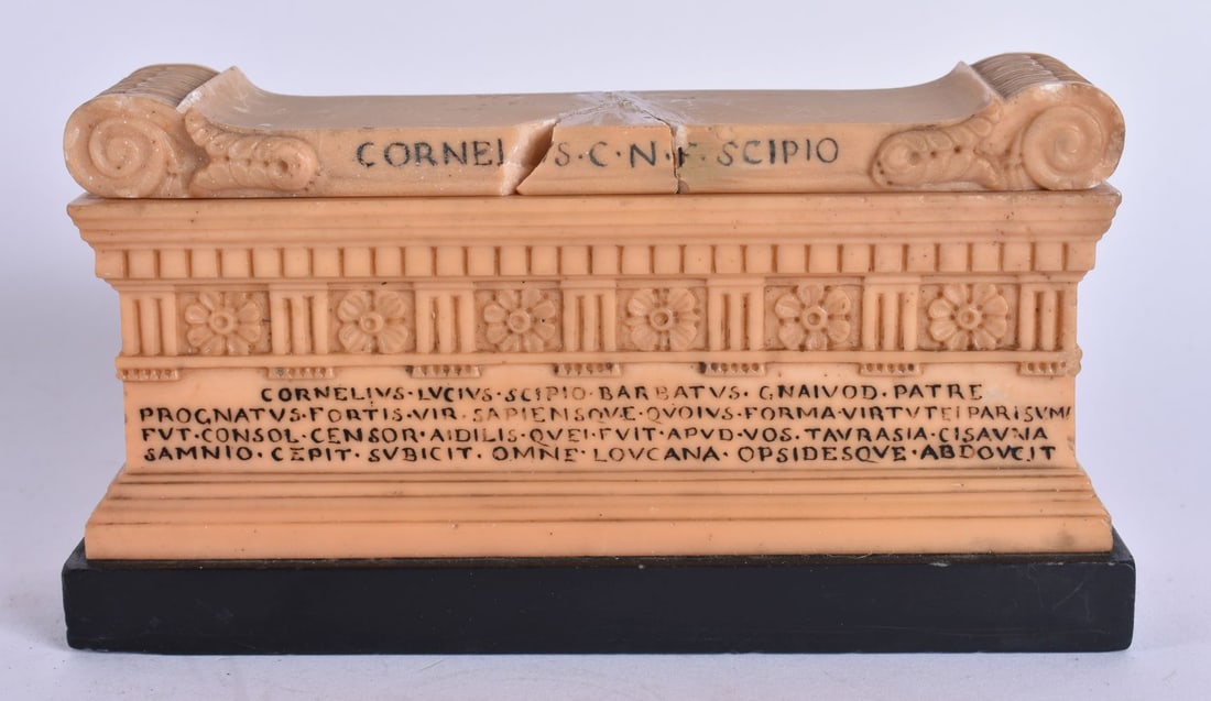 AN UNUSUAL 19TH CENTURY GRAND TOUR MARBLE INKWELL AND COVER formed as Scipio's Tomb. 13.25 cm x 8 cm (1 of 6)