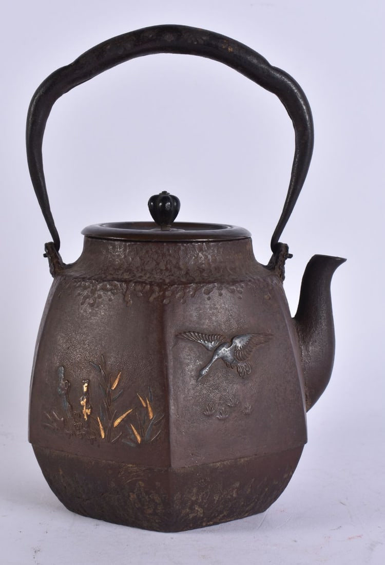 A 19TH CENTURY JAPANESE MEIJI PERIOD BRONZE AND IRON TETSUBIN TEAPOT decorated with a bird in flight (1 of 5)