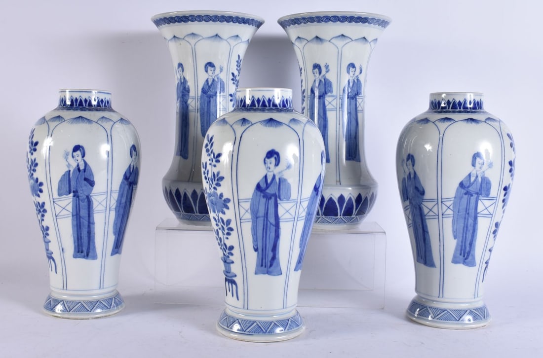 A SUITE OF EARLY 20TH CENTURY CHINESE BLUE AND WHITE PORCELAIN VASE Late Qing/Republic. Largest 28 c (1 of 6)