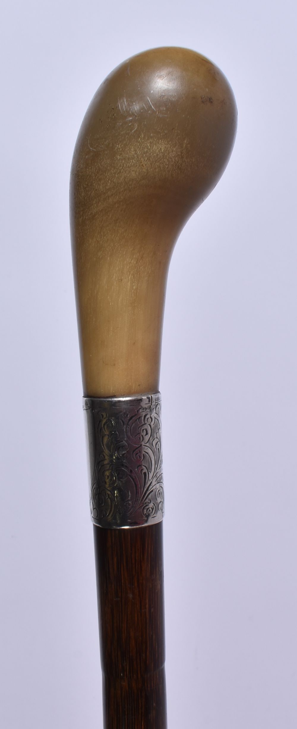 AN ANTIQUE BLOND RHINOCEROS HORN HANDLED CANE with silver mounts. 90 cm long. (1 of 4)