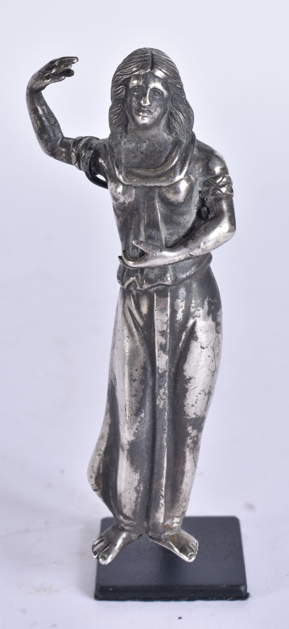 A LOVELY 17TH/18TH CENTURY SILVER FIGURE OF A FEMALE. Silver 91 grams. 9.5 cm high. (1 of 6)