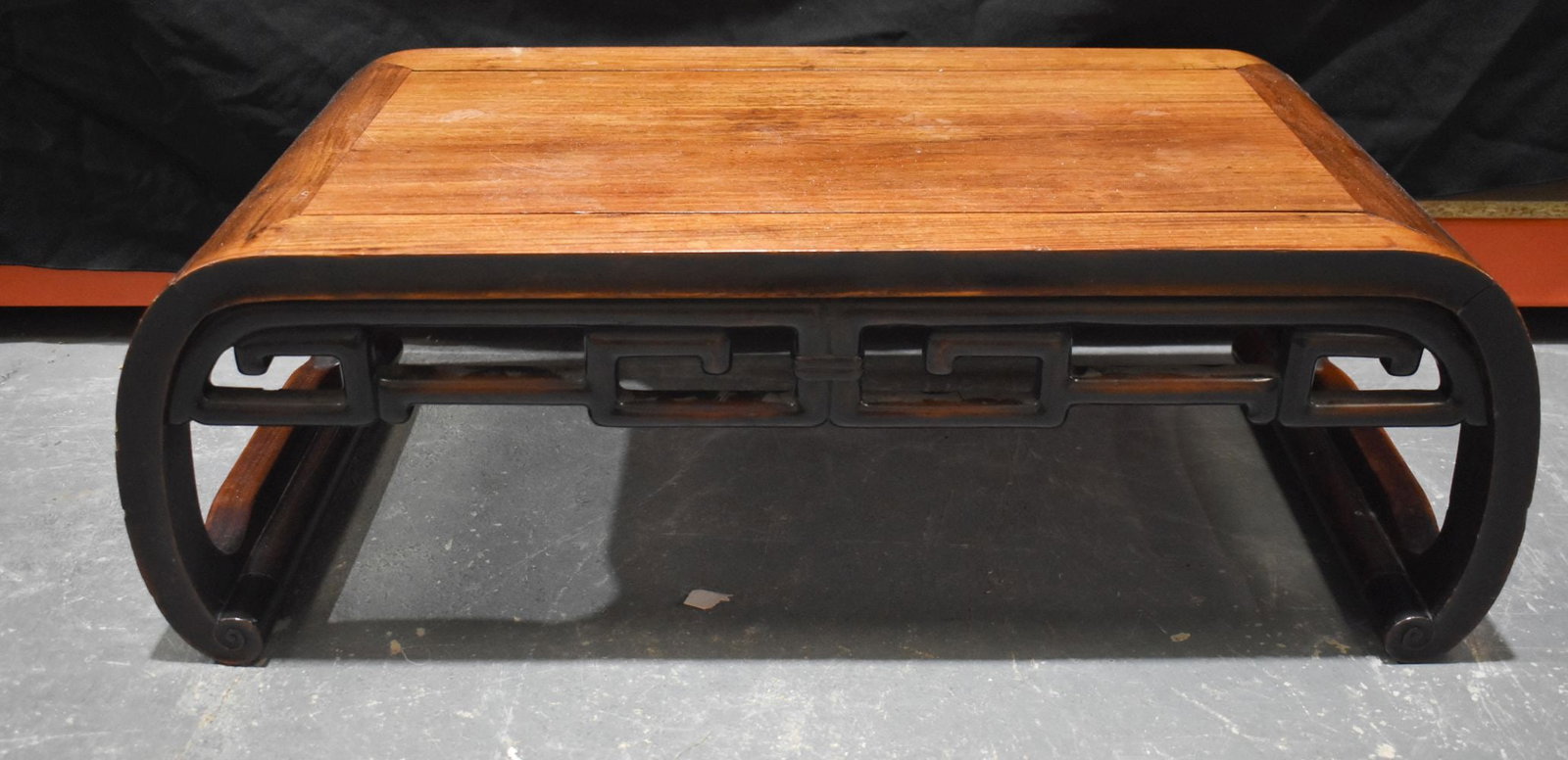 A 19TH CENTURY CHINESE CARVED HUANGHUALI WOOD LOW TABLE. 70 cm x 40 cm x 26 cm. (1 of 8)