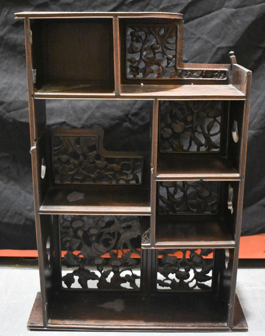 A LATE 19TH CENTURY CHINESE CARVED WOOD DISPLAY SHELF Late Qing. 74 cm x 45 cm x 15 cm. (1 of 7)