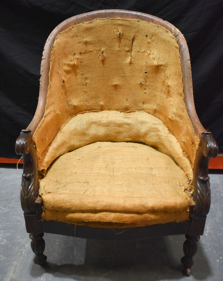 AN EARLY 19TH CENTURY COUNTRY HOUSE TUB CHAIR. 85 cm x 47 cm. (1 of 6)