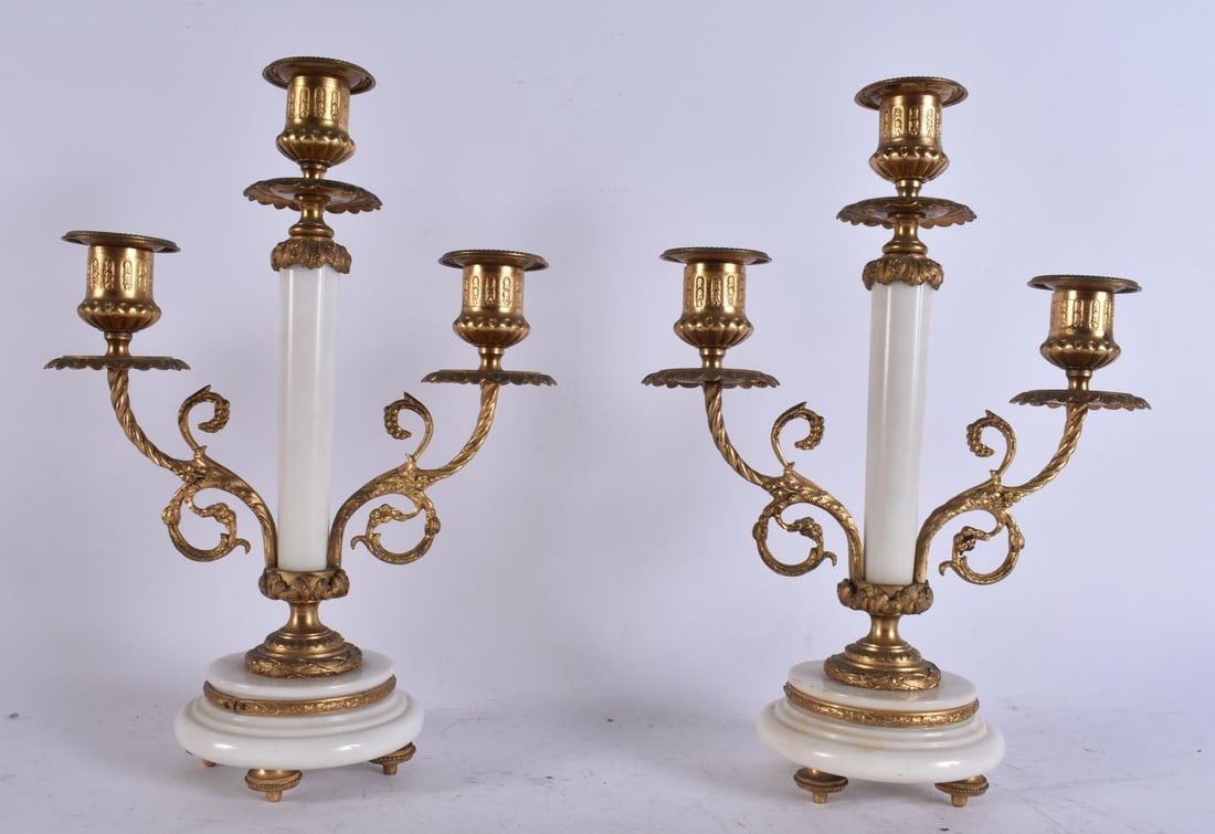 A PAIR OF LATE 19TH CENTURY FRENCH MARBLE AND BRONZE CANDELABRA. 28 cm x 18 cm.: A PAIR OF LATE 19TH CENTURY FRENCH MARBLE AND BRONZE CANDELABRA. 28 cm x 18 cm.