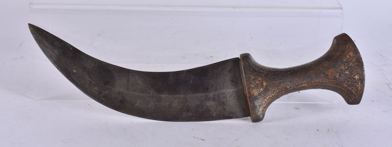 A 19TH CENTURY INDIAN KOFTGARI IRON GOLD INLAID DAGGER. 30 cm long. (1 of 3)