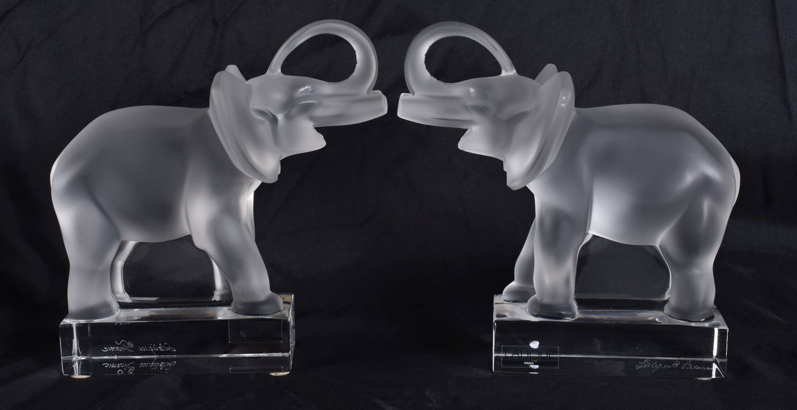 A PAIR OF FRENCH LALIQUE GLASS ELEPHANTS. 16 cm x 14 cm. (1 of 6)
