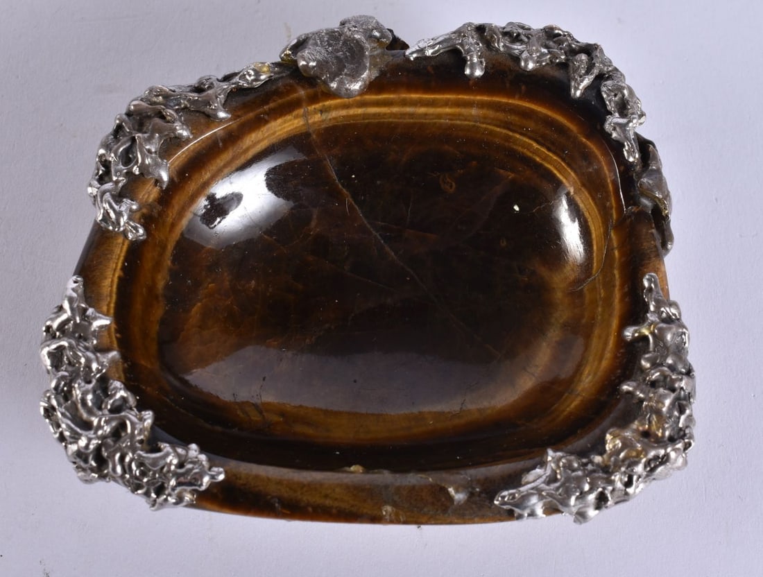 AN UNUSUAL SILVER MOUNTED TIGERS EYE DISH. 12 cm x 9.5 cm. (1 of 5)