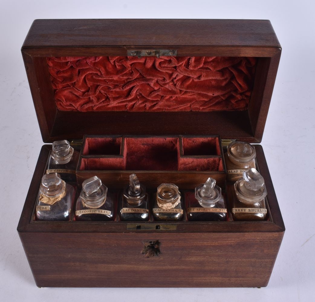 AN ANTIQUE MAHOGANY CASED APOTHECARY BOX. 24 cm wide. (1 of 5)