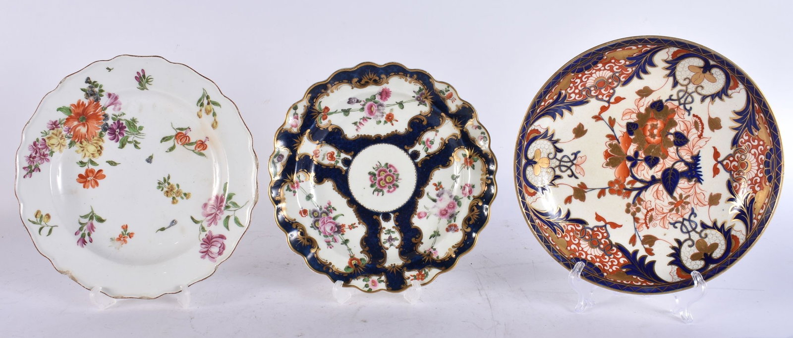 AN 18TH CENTURY CHELSEA DERBY PORCELAIN PLATE together with a Derby plate & Worcester plate. 23 cm w (1 of 7)