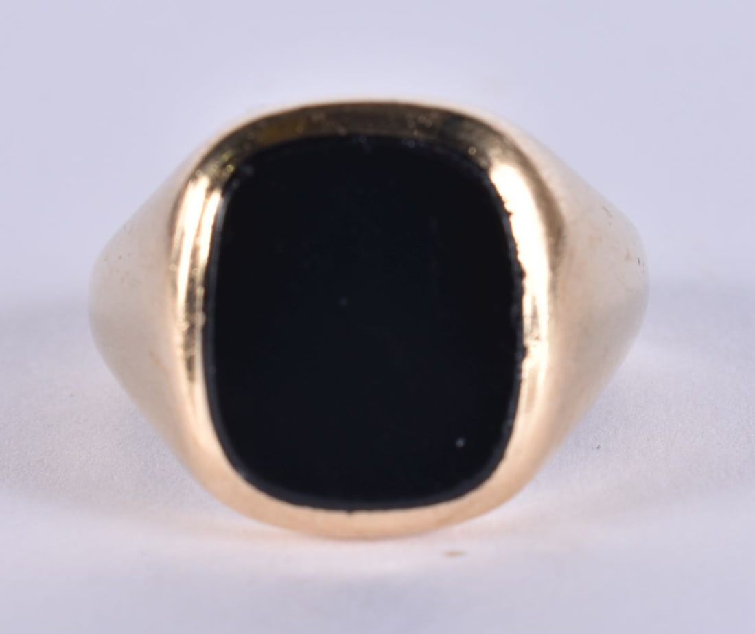 A 9ct gold black onyx signet ring, maker JH, Birmingham 1969, set with rectangular flat-top onyx, se (1 of 4)