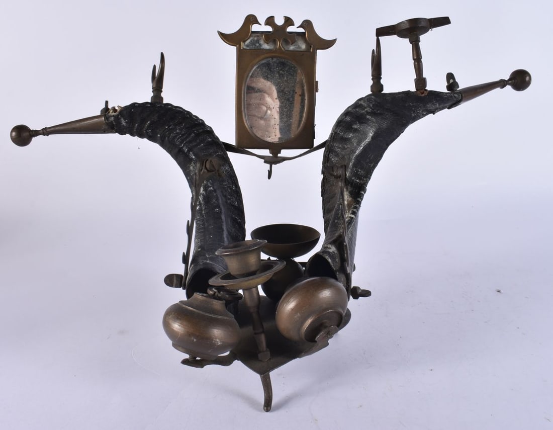 A VICTORIAN HORN DESK STAND. 28 cm x 30 cm. (1 of 7)