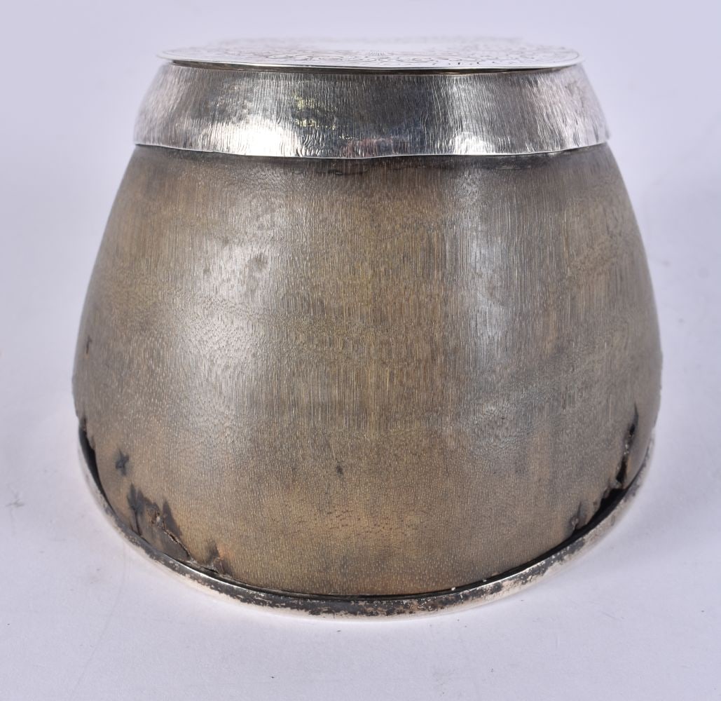 A VICTORIAN SILVER MOUNTED HORSE HOOF OLD GIDLEYS MARE INKWELL. London 1849. 12 cm x 10 cm. (1 of 8)