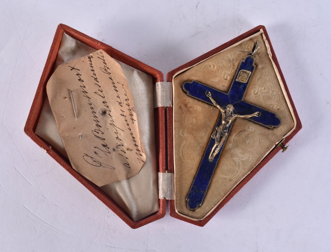 A FINE 17TH CENTURY SILVER GILT AND LAPIS LAZULI RELIQUARY CROSS PENDANT within period fitted leathe (1 of 5)