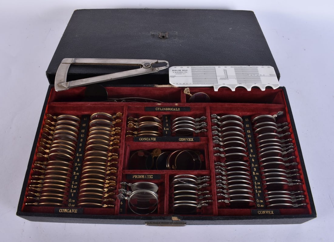 A LOVELY TRAVELLING OPTICIANS KIT. 38 cm x 22 cm. (1 of 5)