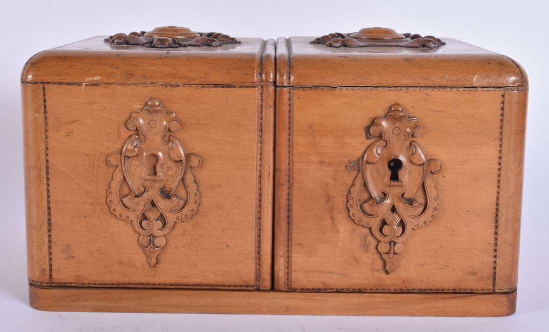 AN UNUSUAL ANTIQUE CARVED WOOD GAMING CARD BOX. 20 cm x 12 cm. (1 of 5)