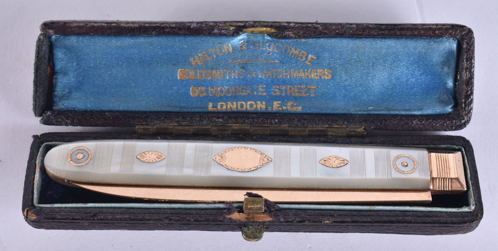 AN EARLY VICTORIAN GOLD BLADED GOLD INLAID FRUIT KNIFE. 23 grams overall. 15 cm extended. (1 of 4)