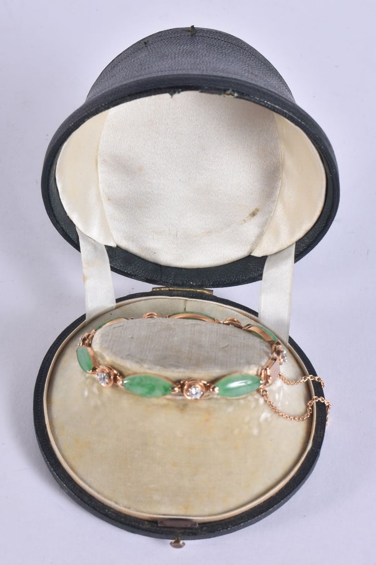 A FINE CHINESE 18CT GOLD DIAMOND AND JADEITE BRACELET. 15 grams. 15 cm long. (1 of 4)