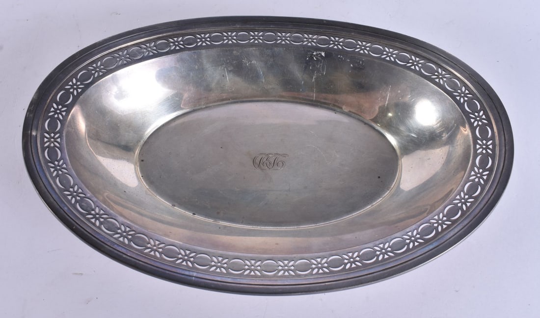 A TIFFANY & CO SILVER DISH. 449 grams. 26 cm x 17 cm. (1 of 5)