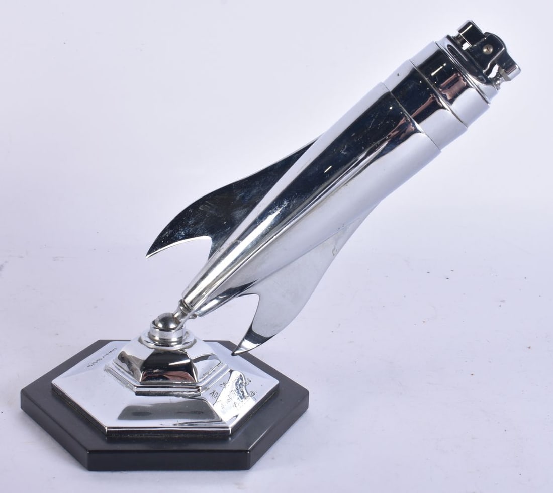 A 1960S CHROME AERONAUTICAL PLANE 'PLANET' TABLE LIGHTER. 18 cm x 13 cm. (1 of 6)