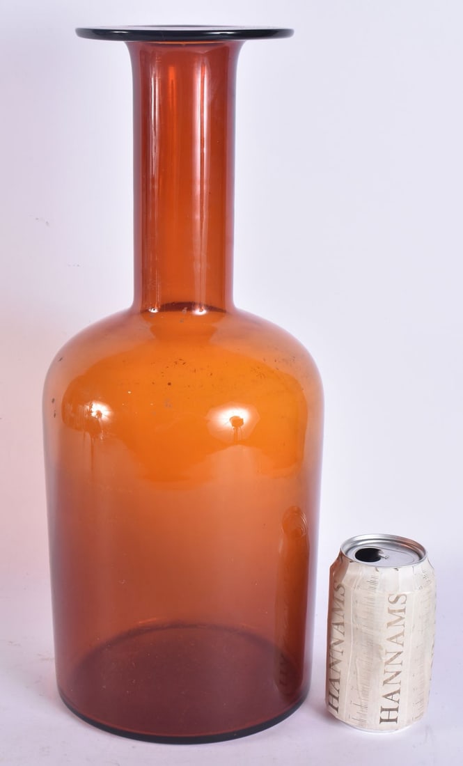 A LARGE HOLMEGAARD AMBER GLASS GULL VASE. 42 cm x 15 cm. (1 of 4)