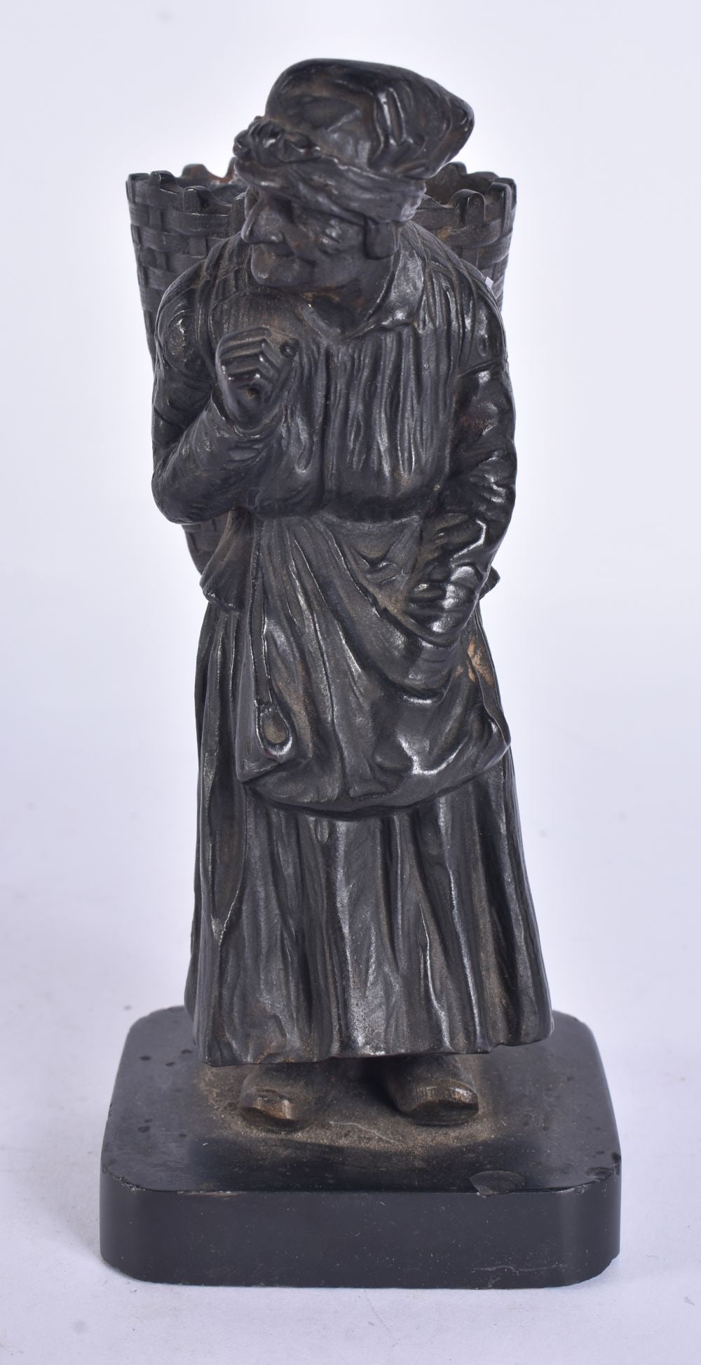 AN ANTIQUE EUROPEAN BRONZE FIGURE OF A LADY. 16.5 cm high. (1 of 5)