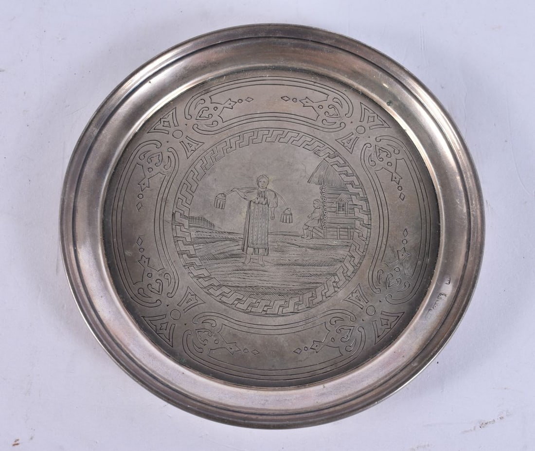 AN ANTIQUE RUSSIAN SILVER DISH. 78 grams. 13.5 cm wide. (1 of 4)