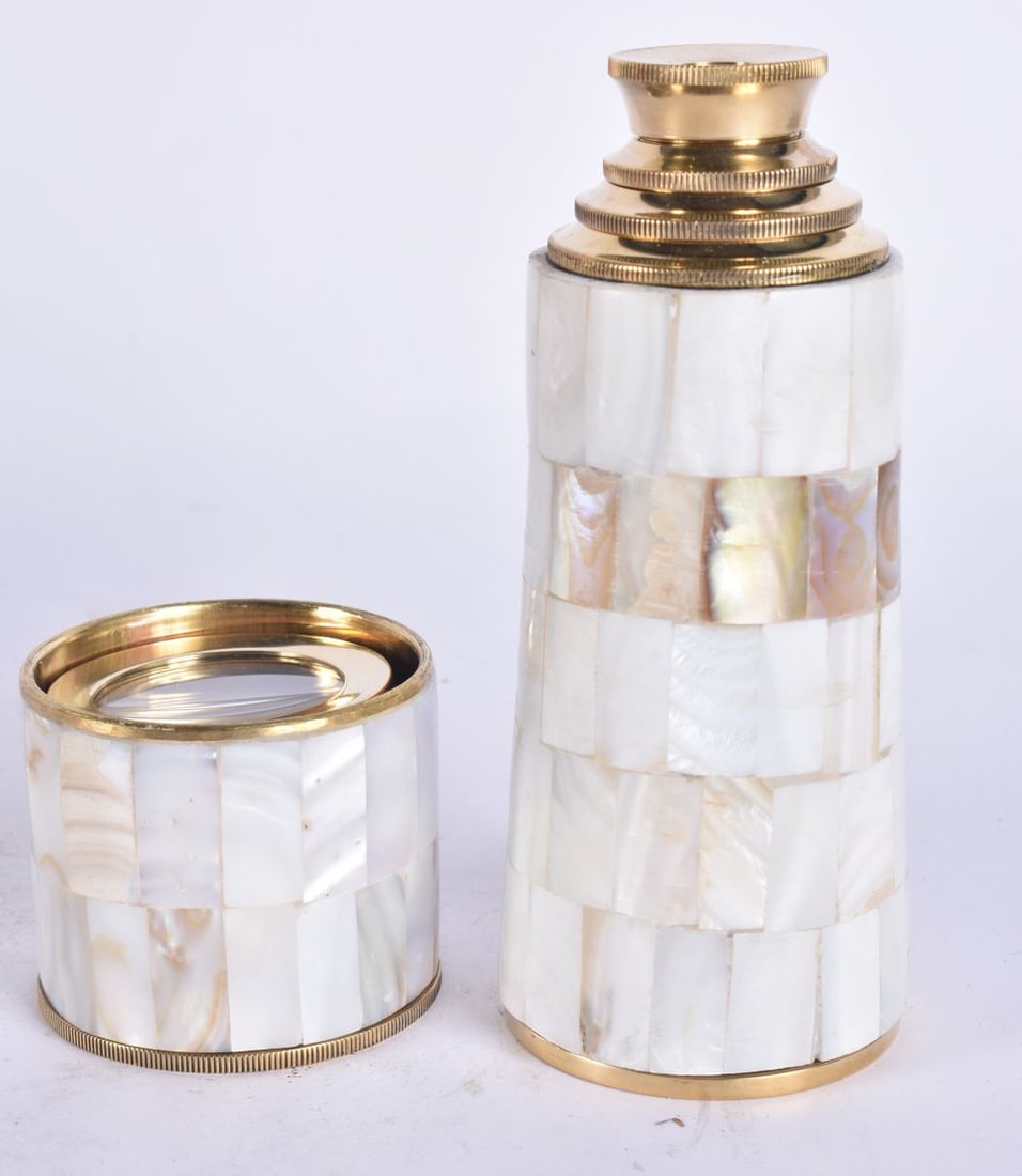 A MOTHER OF PEARL TELESCOPE. 44 cm long extended. (1 of 2)