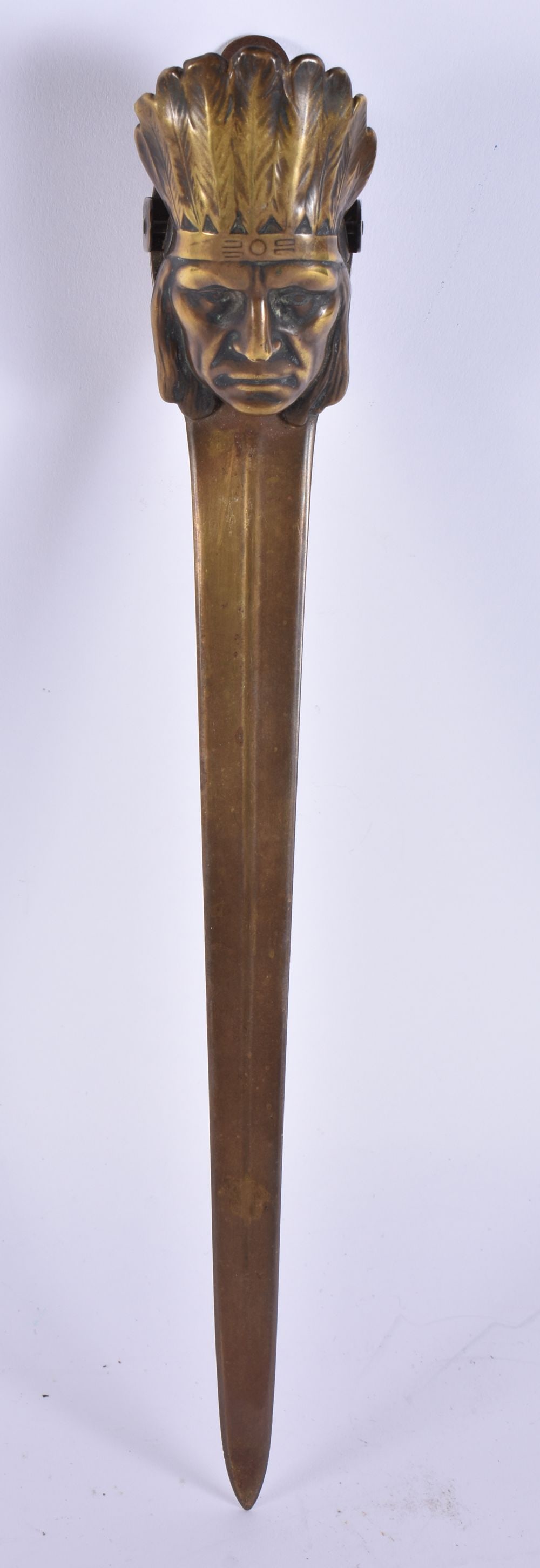 A RARE LARGE EARLY 20TH CENTURY NATIVE AMERICAN CHIEF LETTER OPENER with clip. 32 cm long. (1 of 3)