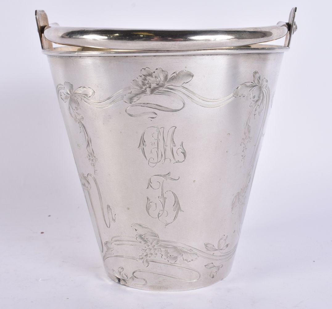 AN ANTIQUE RUSSIAN SILVER ICE BUCKET. 553 grams. 25 cm high inc handle. (1 of 5)