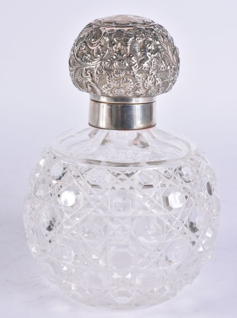 AN ANTIQUE SILVER TOPPED CUT GLASS SCENT BOTTLE. 14.5 cm high. (1 of 5)