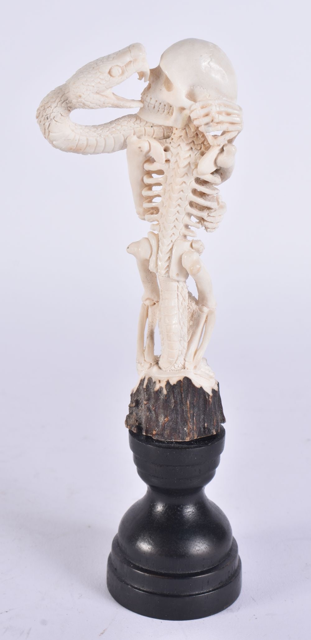 A MEMENTO MORI CARVED ANTLER HORN SKELETON. 18 cm high. (1 of 4)